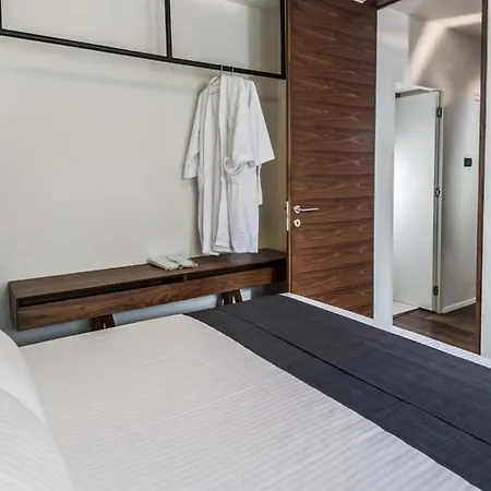 Two Bedroom Palace Apartment *